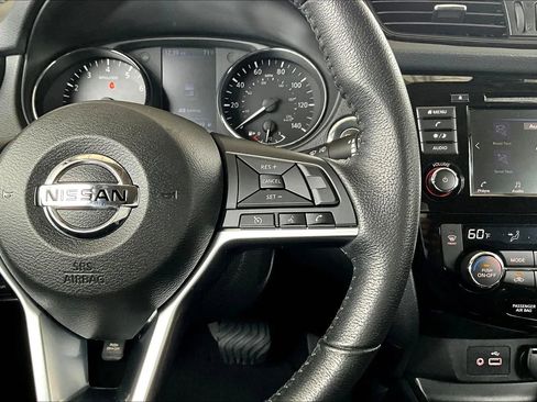 Used 2019 Nissan Rogue SV image 11