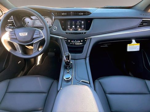 New 2026 Cadillac XT5 Luxury image 5