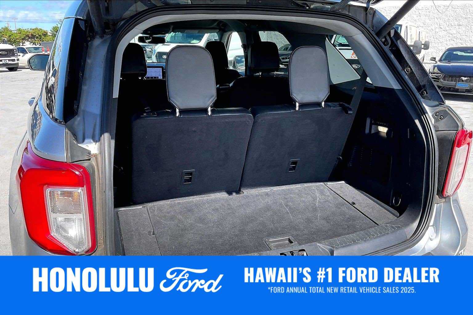 Used 2022 Ford Explorer Limited w/ Equipment Group 301A RWD image 18