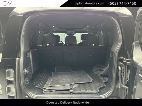 Used 2025 Land Rover Defender 110 V8 image 41