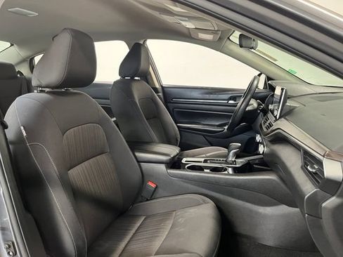 Used 2024 Nissan Altima 2.5 SV FWD image 10