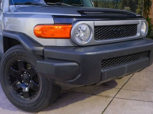Used 2010 Toyota FJ Cruiser image 7