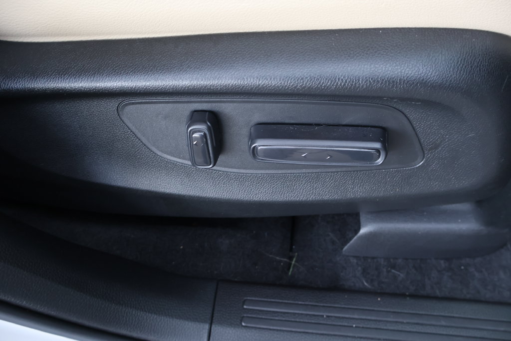 Used 2025 Honda CR-V Sport Touring image 44