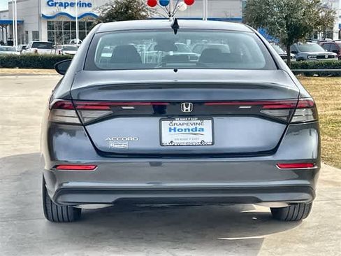 Certified 2025 Honda Accord SE image 6