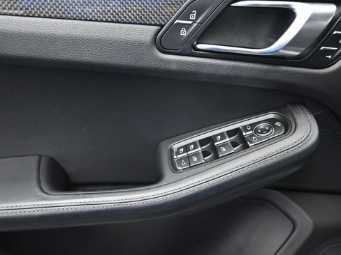 Used 2024 Porsche Macan AWD/4WD image 20