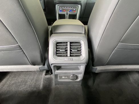 Certified 2023 Volkswagen Tiguan SE w/ Panoramic Sunroof Package FWD image 39