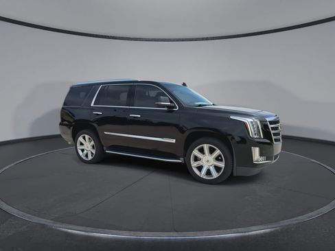 Used 2015 Cadillac Escalade Luxury RWD image 2