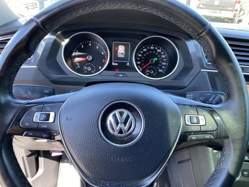 Used 2018 Volkswagen Tiguan SEL AWD/4WD image 19