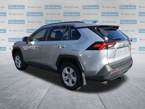 Used 2021 Toyota RAV4 LE image 8