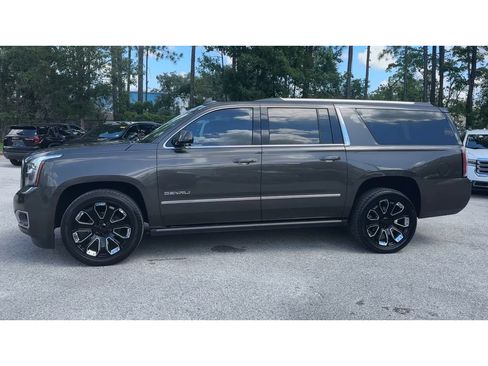 Used 2020 GMC Yukon XL Denali w/ Denali Premium Package RWD image 5