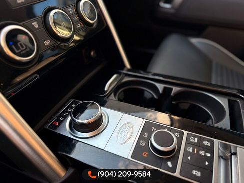 Used 2017 Land Rover Discovery HSE image 16