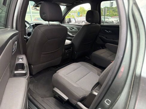 Used 2023 Chevrolet Traverse LT AWD/4WD image 6