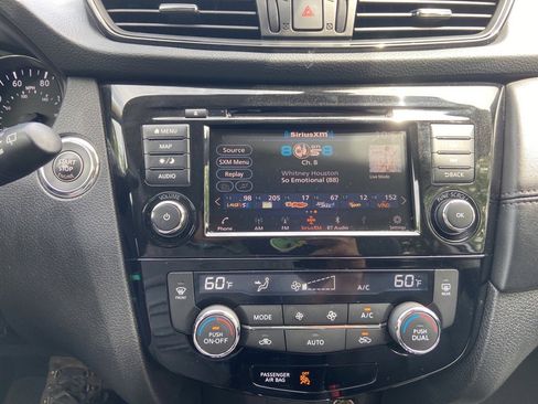 Used 2019 Nissan Rogue SL image 16