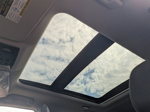 New 2025 Mitsubishi Outlander SE image 21