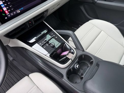 Certified 2026 Porsche Cayenne E-Hybrid Coupe AWD/4WD image 23