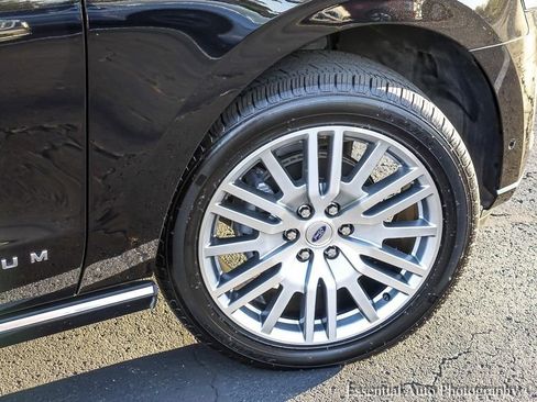 Used 2024 Ford Expedition Platinum image 13