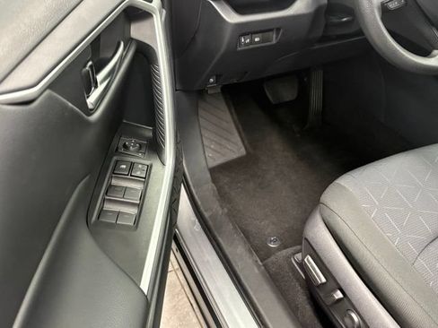 Used 2025 Toyota RAV4 XLE AWD/4WD image 11