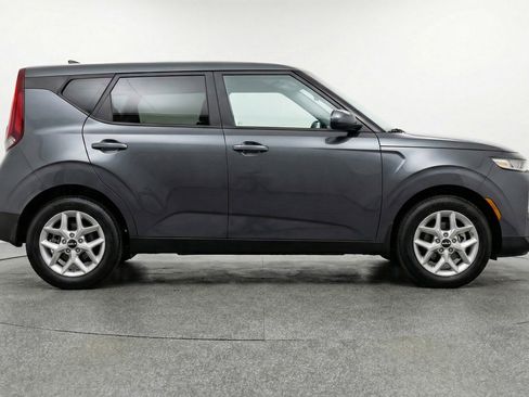 Used 2025 Kia Soul LX w/ LX Technology Package image 11