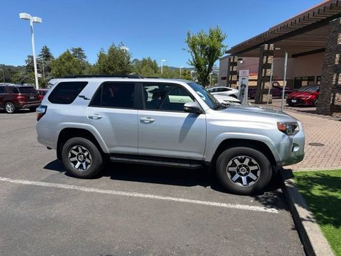 Used 2022 Toyota 4Runner TRD Off-Road Premium w/ Moonroof Package AWD/4WD image 2