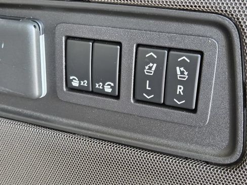 Used 2022 Cadillac Escalade Premium Luxury AWD/4WD image 10