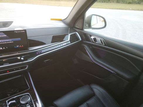 Used 2025 BMW X5 xDrive50e image 11