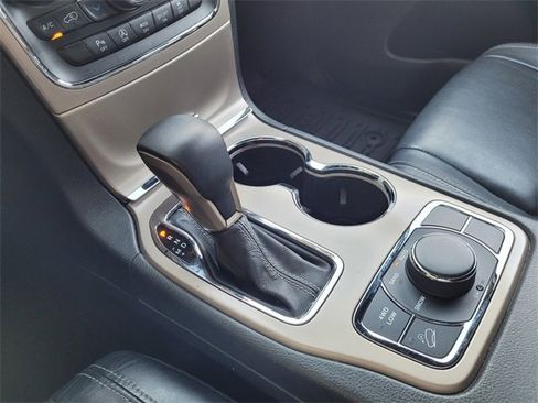 Certified 2016 Jeep Grand Cherokee Limited image 12