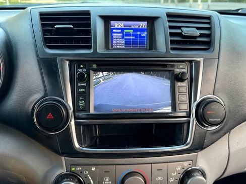 Used 2013 Toyota Highlander SE FWD image 20