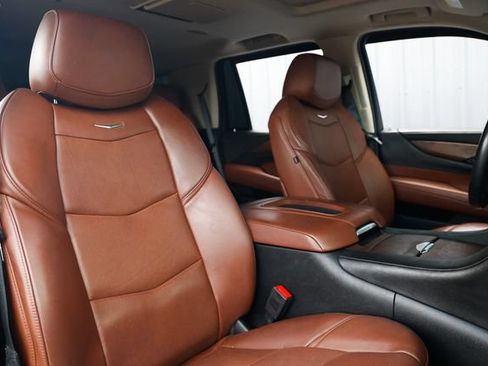 Used 2018 Cadillac Escalade Premium Luxury RWD image 19