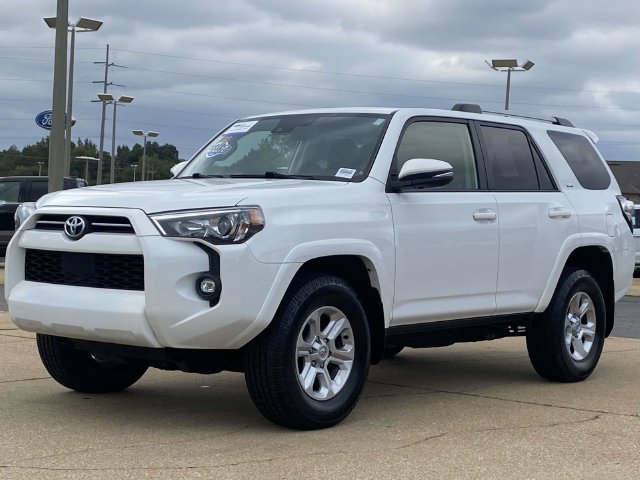 Used 2022 Toyota 4Runner SR5 Premium w/ Moonroof Package AWD/4WD image 6