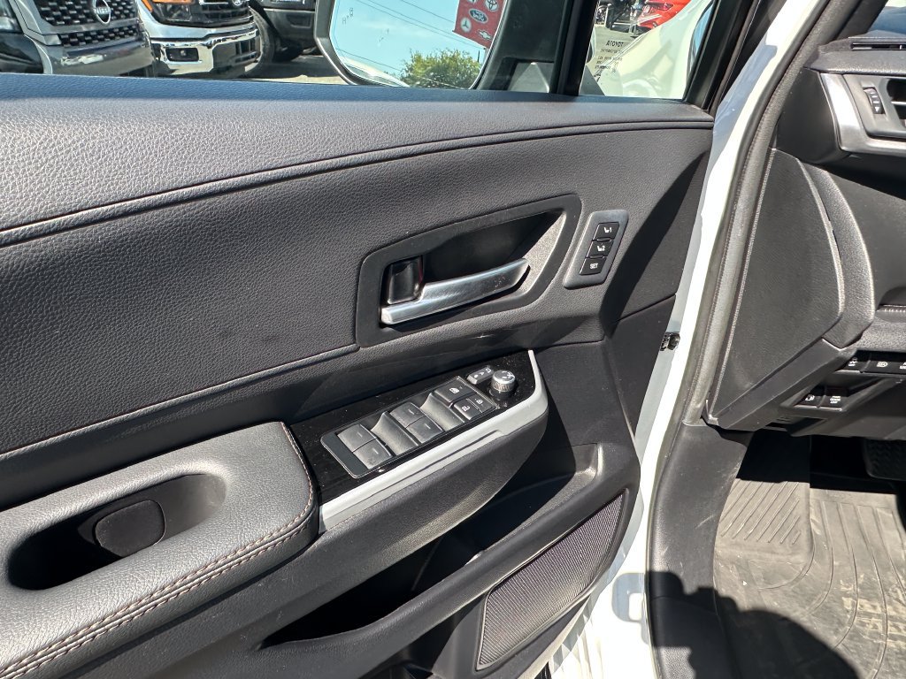Used 2025 Toyota Sienna Platinum AWD/4WD image 21
