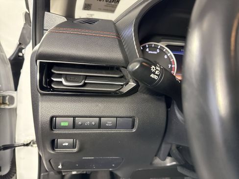 Certified 2024 Nissan Sentra SR FWD image 14