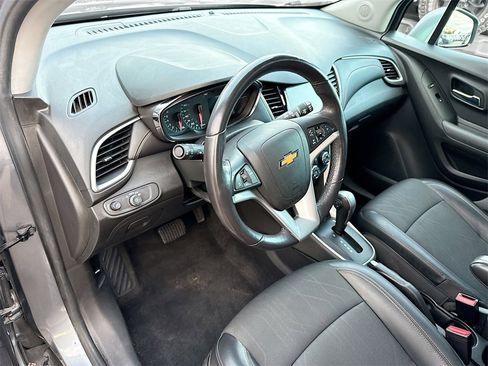 Used 2019 Chevrolet Trax LT w/ LT Convenience Package image 11