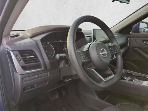 Used 2023 Nissan Rogue SV FWD image 12