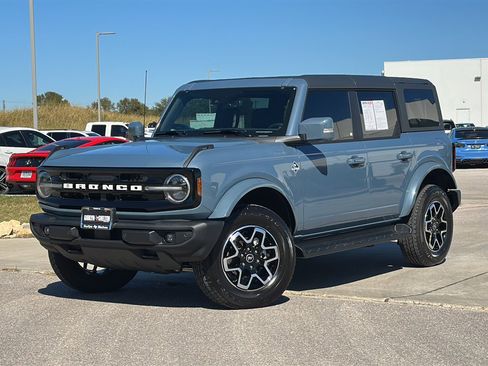 Used 2025 Ford Bronco Outer Banks image 1
