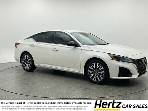 Used 2025 Nissan Altima 2.5 SV FWD image 1