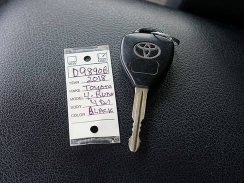 Used 2018 Toyota 4Runner SR5 AWD/4WD image 32