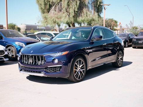 Used 2019 Maserati Levante GranLusso image 1