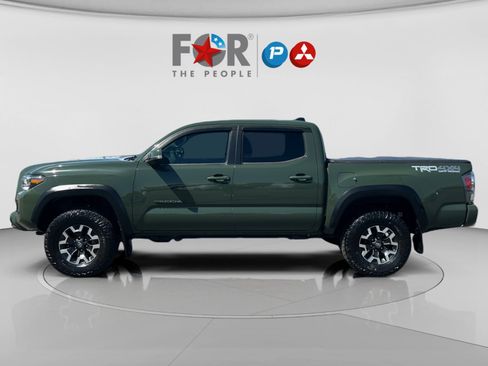 Used 2021 Toyota Tacoma TRD Off-Road w/ Technology Package image 2