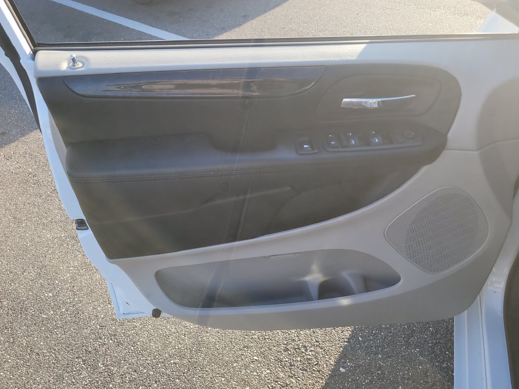 Used 2019 Dodge Grand Caravan SE FWD image 13