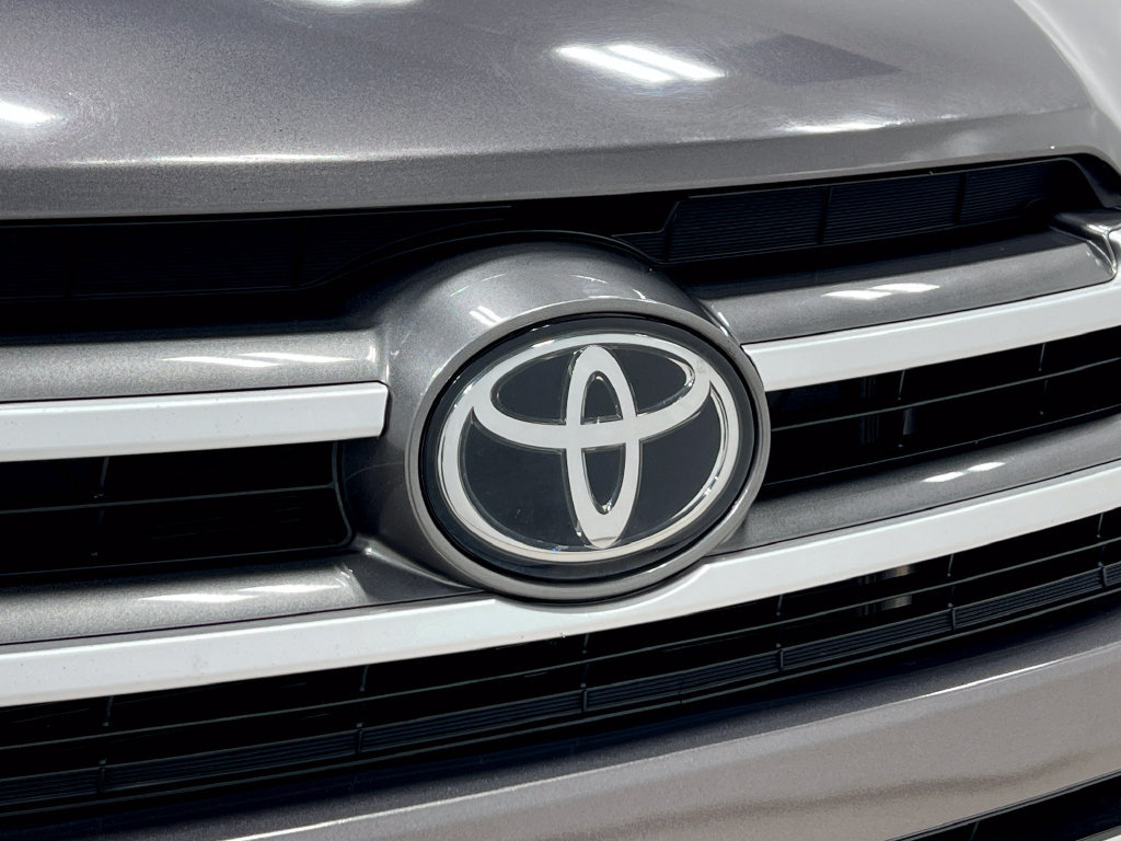 Used 2019 Toyota Highlander XLE AWD/4WD image 41