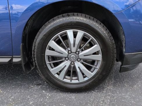 Used 2020 Nissan Pathfinder SL w/ Cargo Package FWD image 11