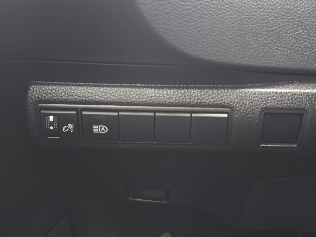 Used 2021 Toyota Corolla LE w/ Carpet Mat Package (TMS) FWD image 27