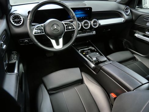 Used 2023 Mercedes-Benz GLB 250 4MATIC image 2