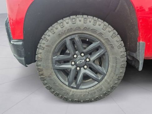Used 2019 Chevrolet Silverado 1500 Custom Trail Boss w/ Custom Convenience Package AWD/4WD image 9
