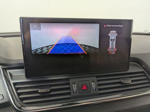 Used 2022 Audi Q5 2.0T Premium w/ Convenience Package AWD/4WD image 9