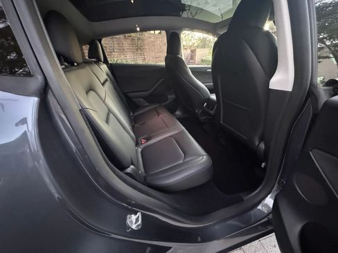Used 2024 Tesla Model Y Long Range RWD image 12