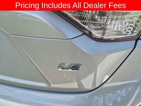 Used 2022 Toyota Corolla LE FWD image 15