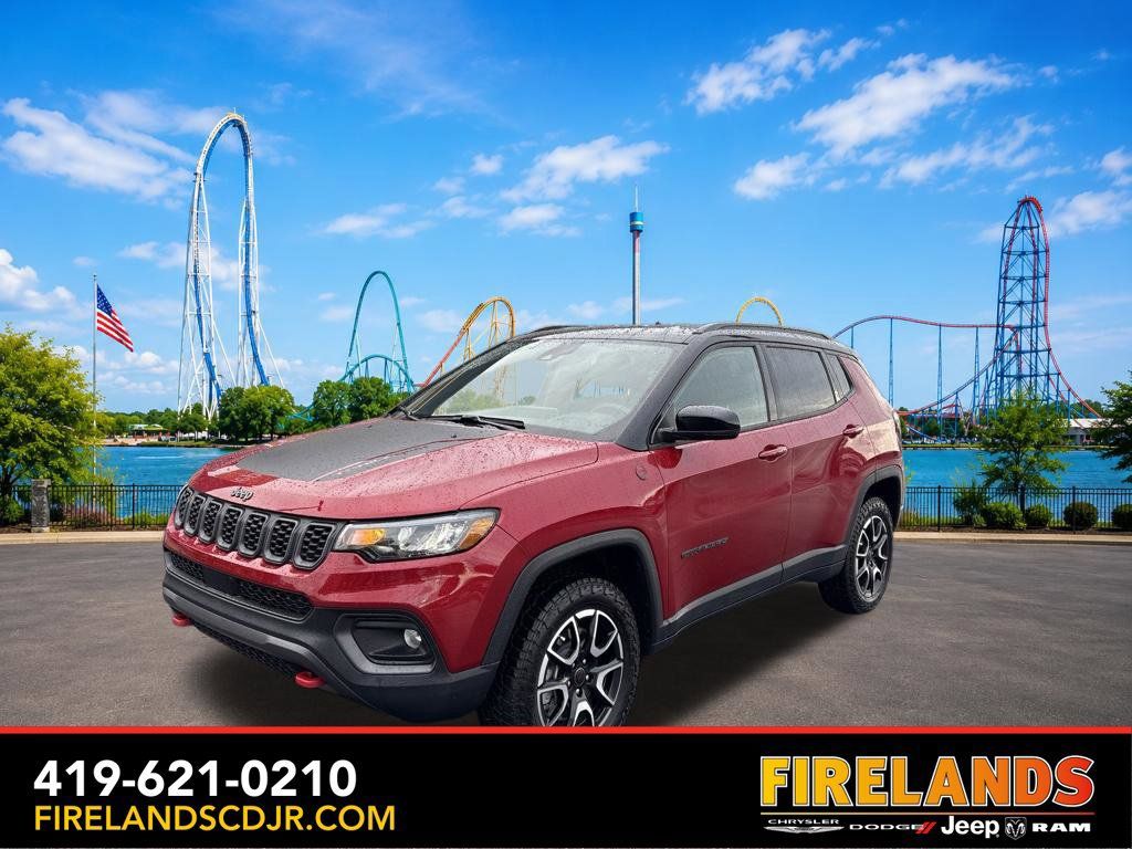 Used 2025 Jeep Compass Trailhawk w/ Trailhawk Convenience Group AWD/4WD image 1