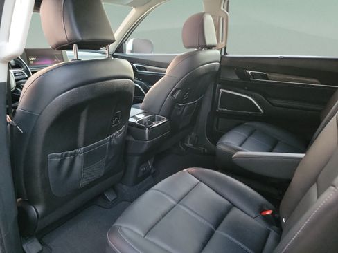 Certified 2022 Kia Telluride EX w/ EX Premium Package AWD/4WD image 9