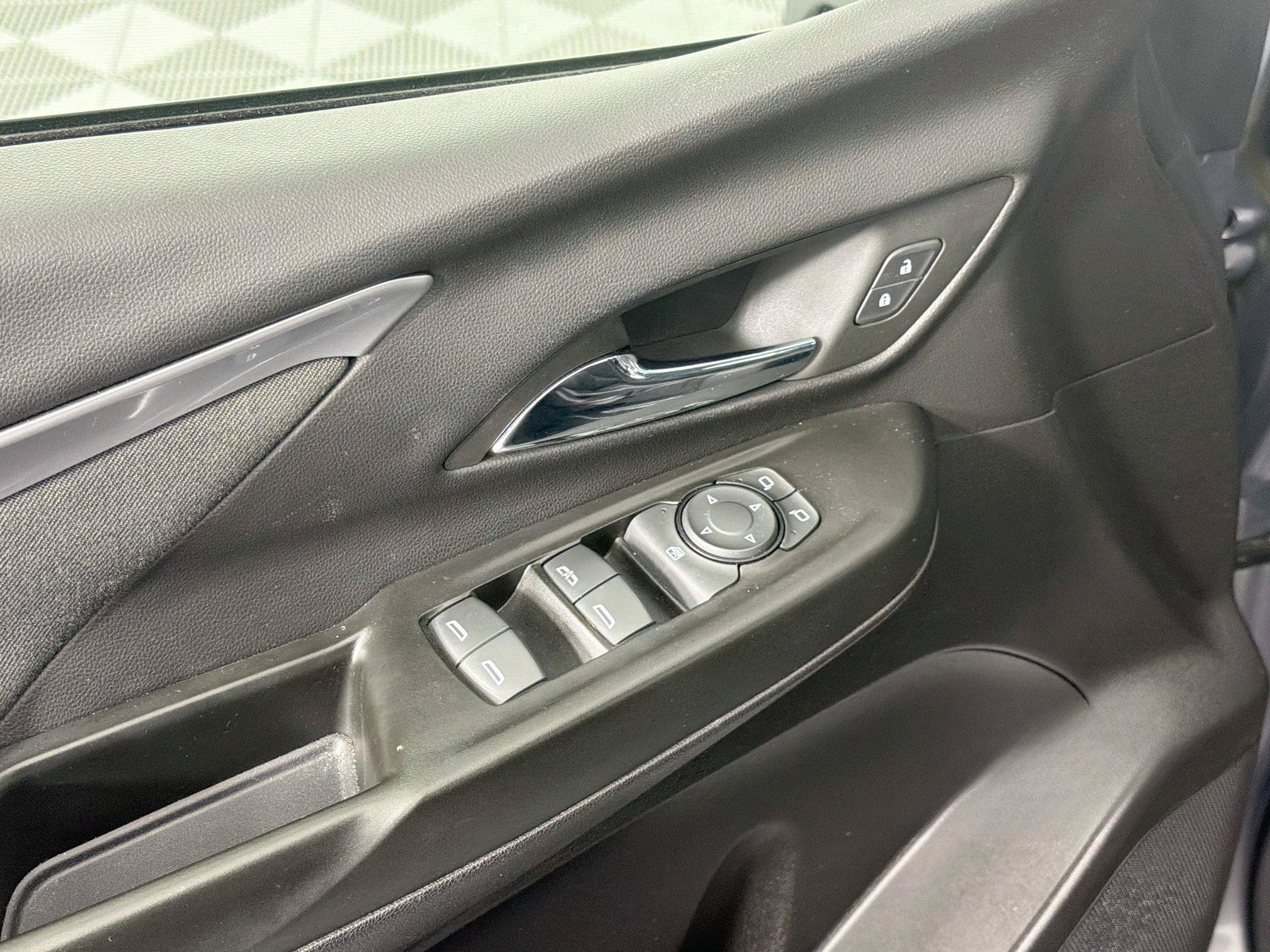 Used 2023 Chevrolet Bolt LT FWD image 15
